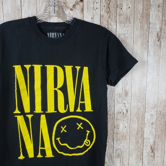 NIRVANA Tops - Nirvana Smiley Graphic Tee Sz S